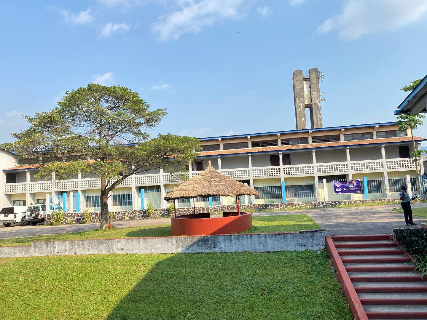 Vue de l'Université de Mazenod (Udmaz) - Vue extérieure